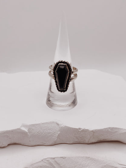 Onyx Coffin with Lasso Border