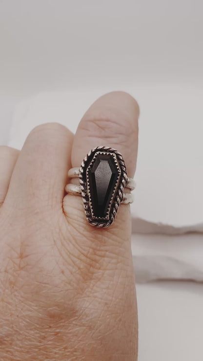 Onyx Coffin with Lasso Border